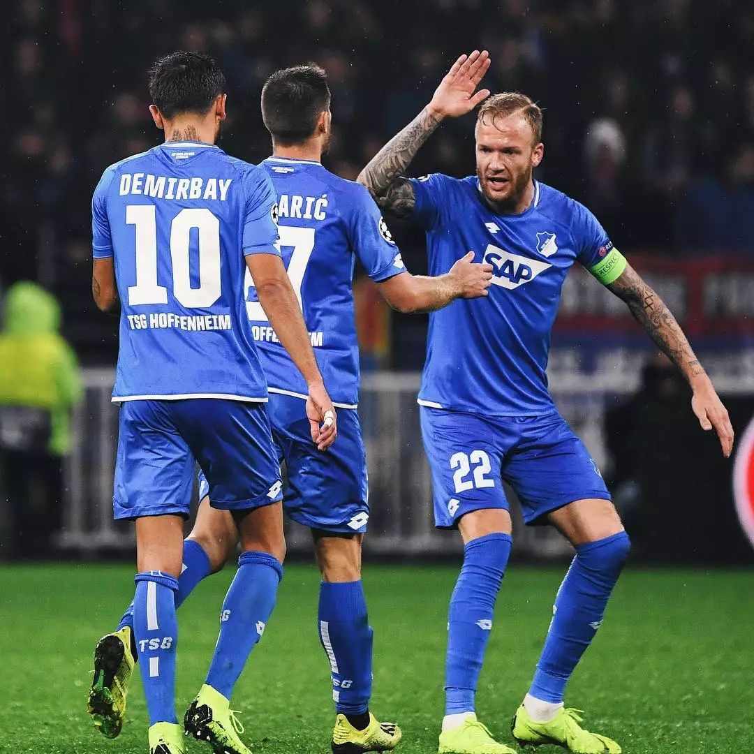 里昂力克日本，莱万一己之力扛起全队