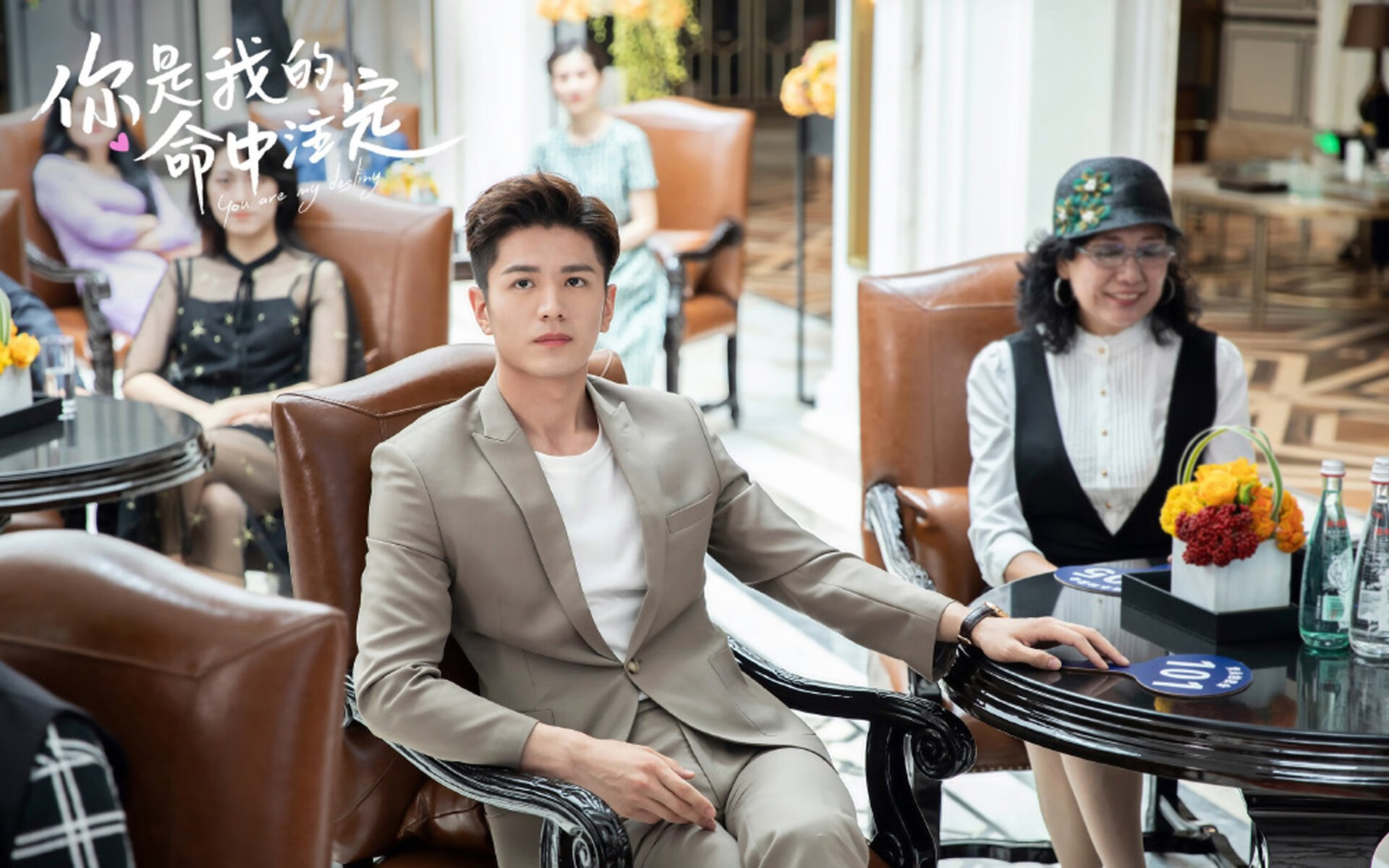 攻城槌轰开僵局！恩比德97秒天神降临为76人轰开胜利之门